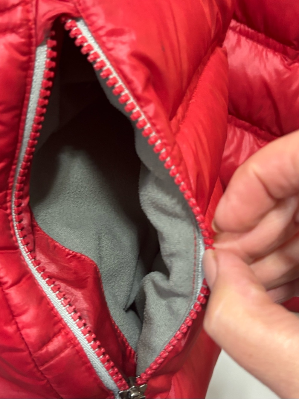 Marmot Women’s Red Hooded Down Puffer Jacket Size Large | Lightweight Winter - Picture 4 of 10